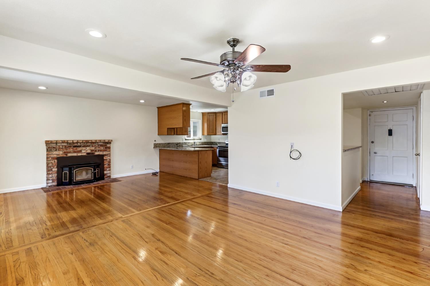 2405 El Lujo Way
