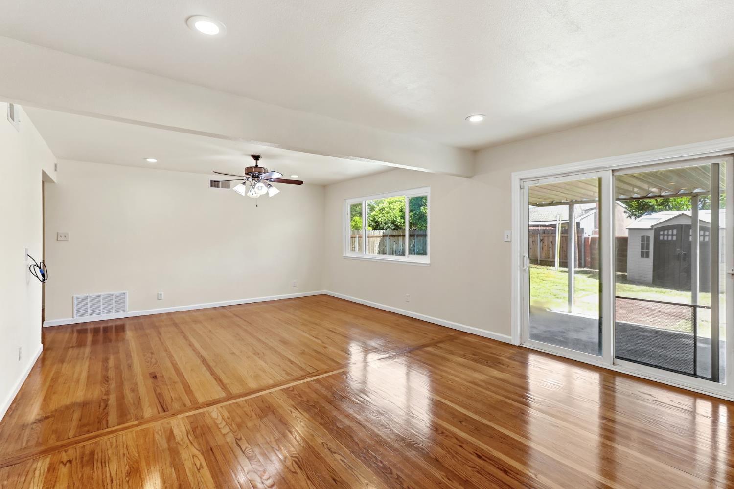 2405 El Lujo Way