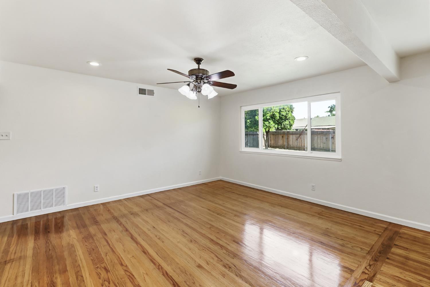 2405 El Lujo Way