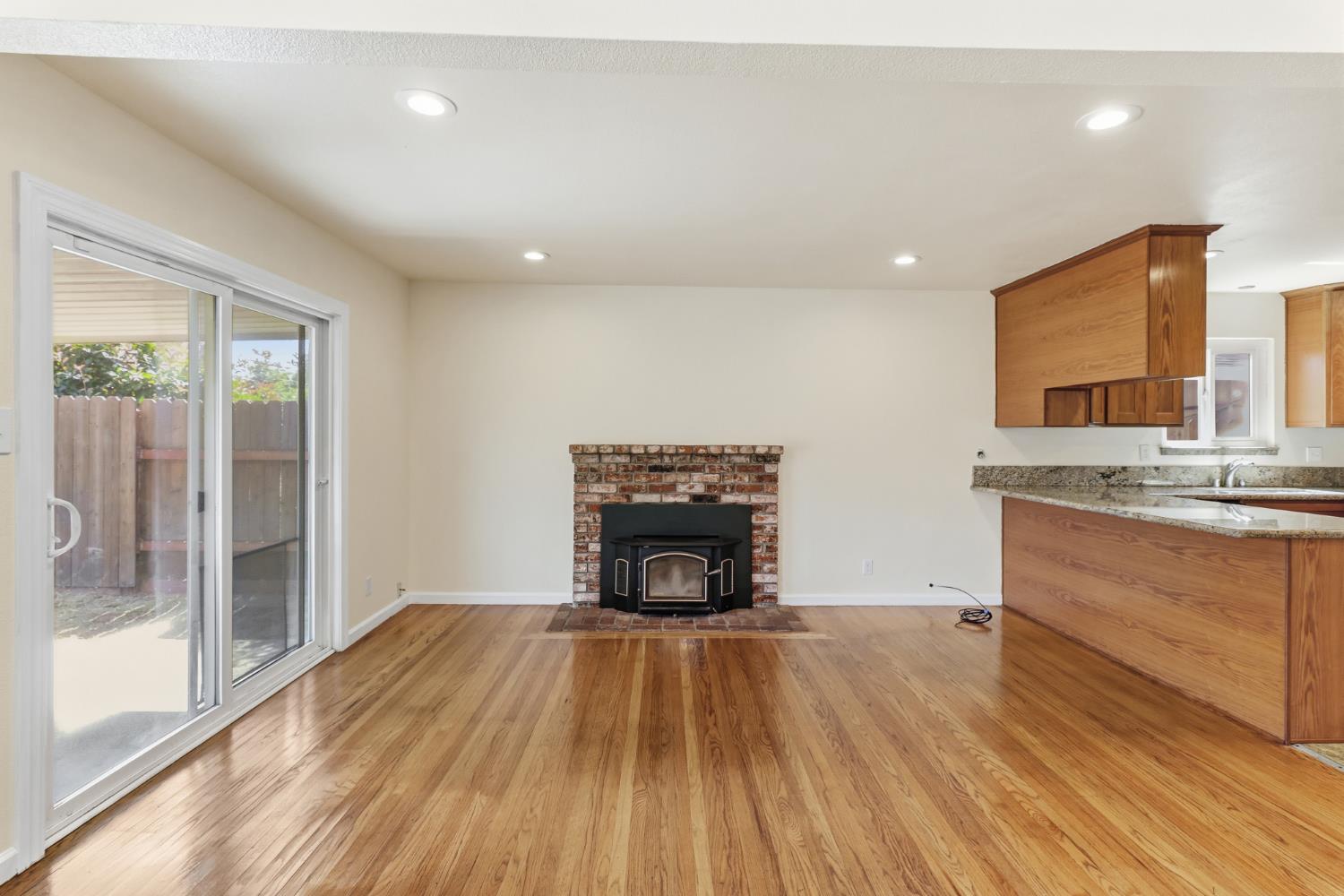 2405 El Lujo Way