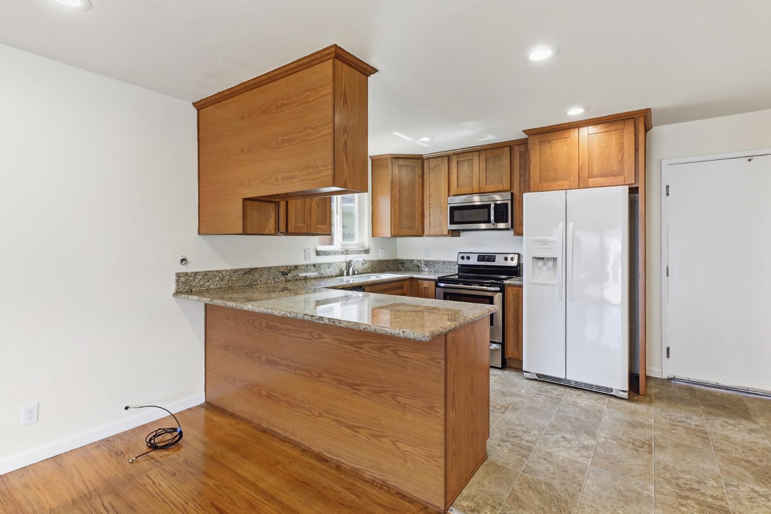 2405 El Lujo Way