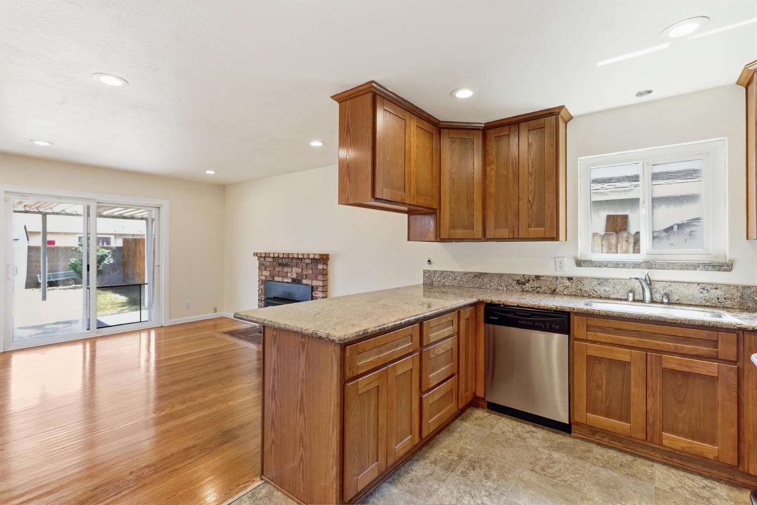 2405 El Lujo Way