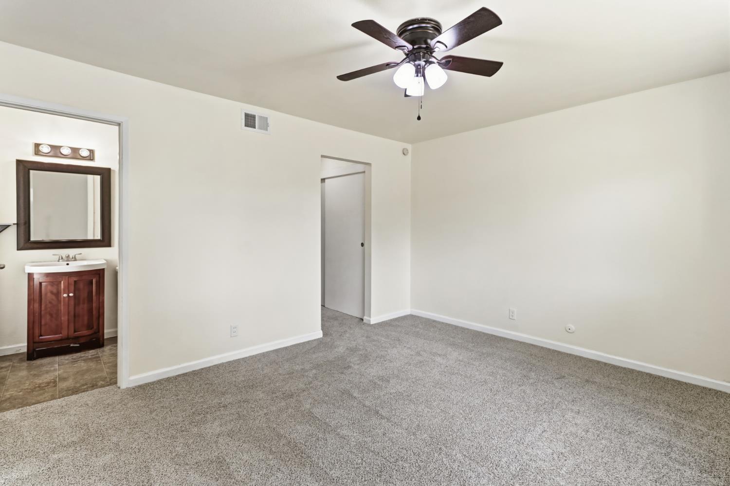 2405 El Lujo Way