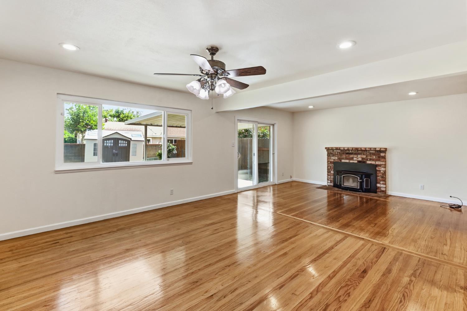 2405 El Lujo Way