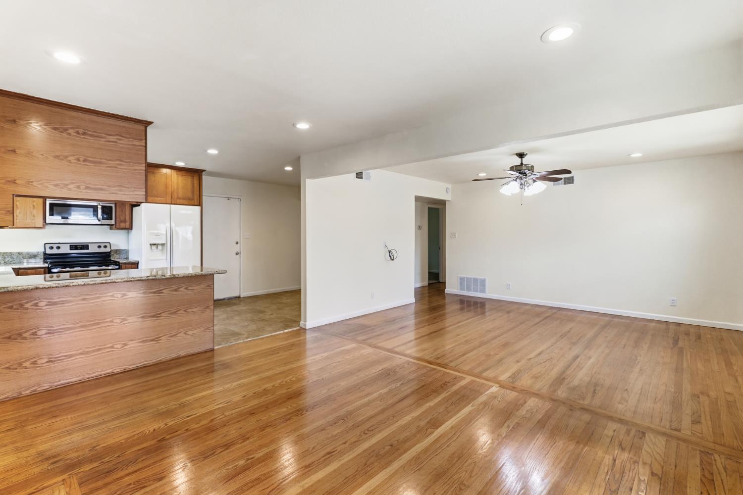 2405 El Lujo Way