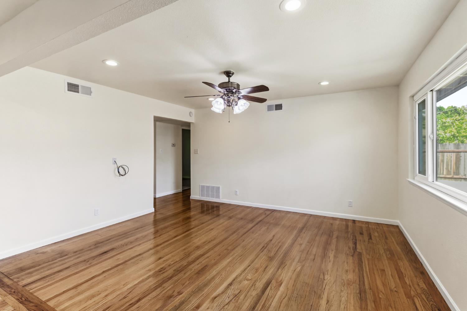 2405 El Lujo Way