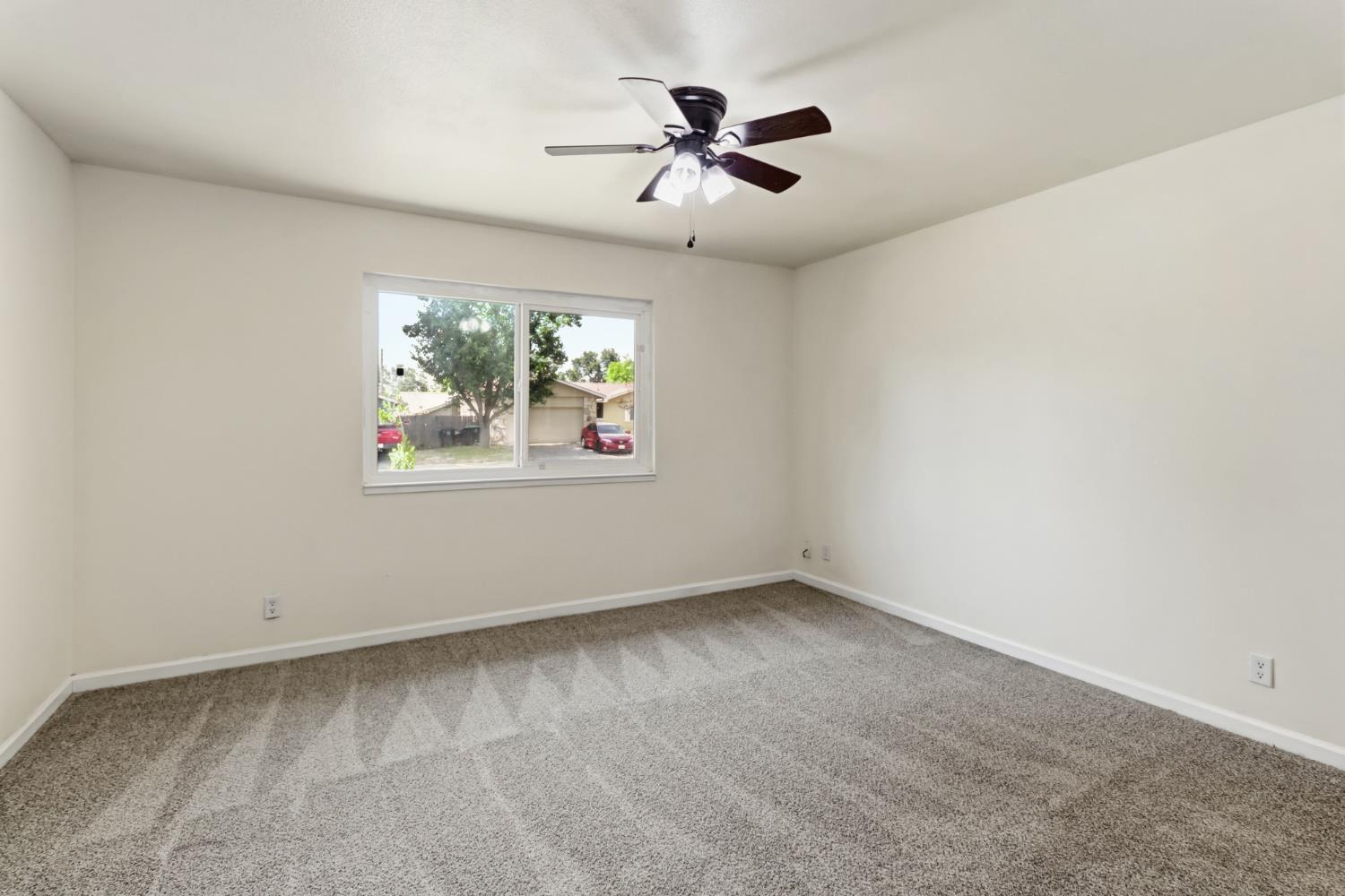 2405 El Lujo Way