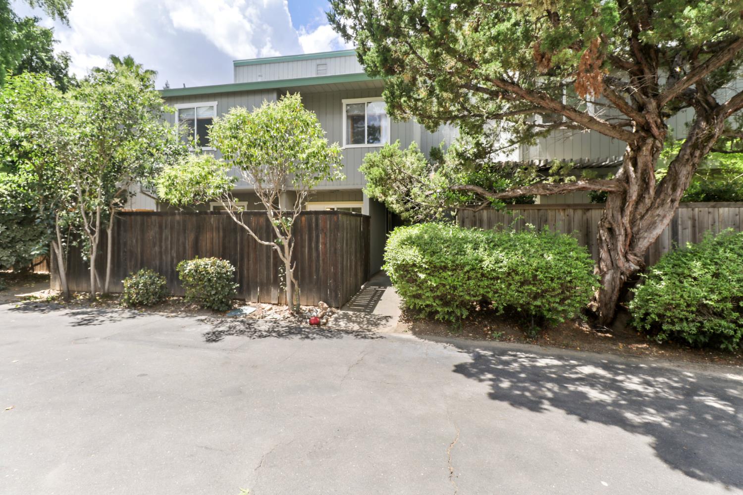5233 Lake Knoll Lane