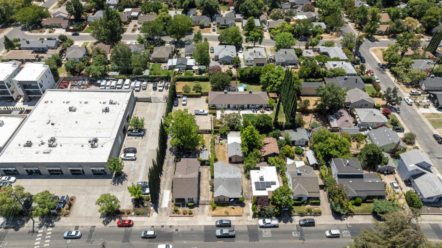 5652 Broadway