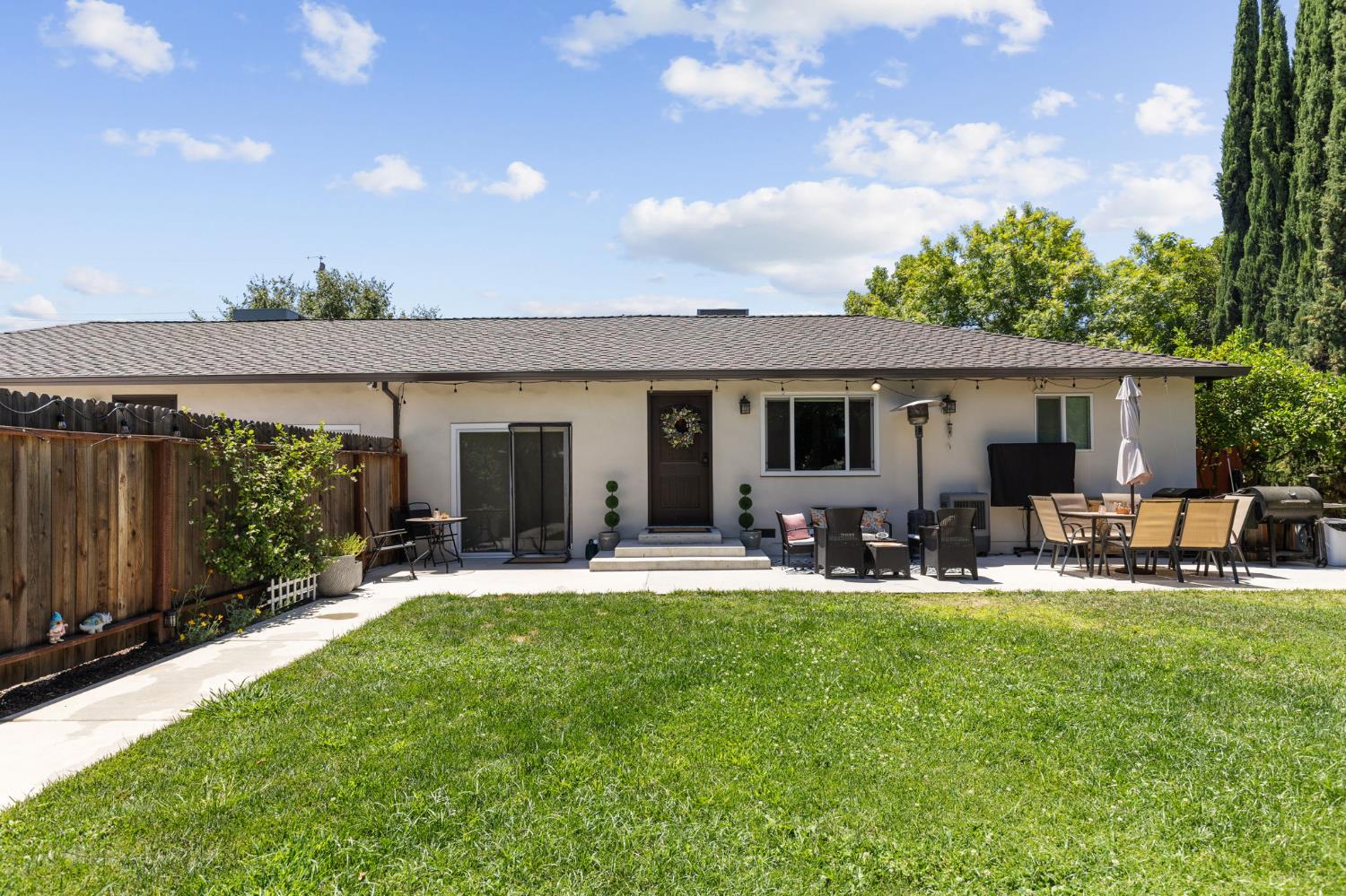 5652 Broadway