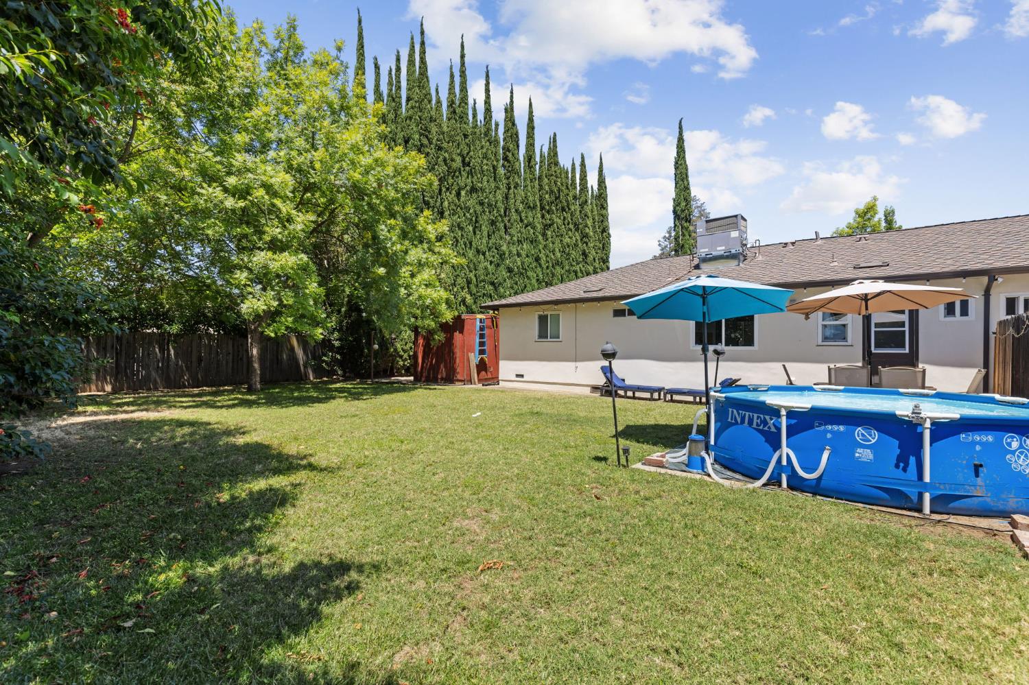 5652 Broadway