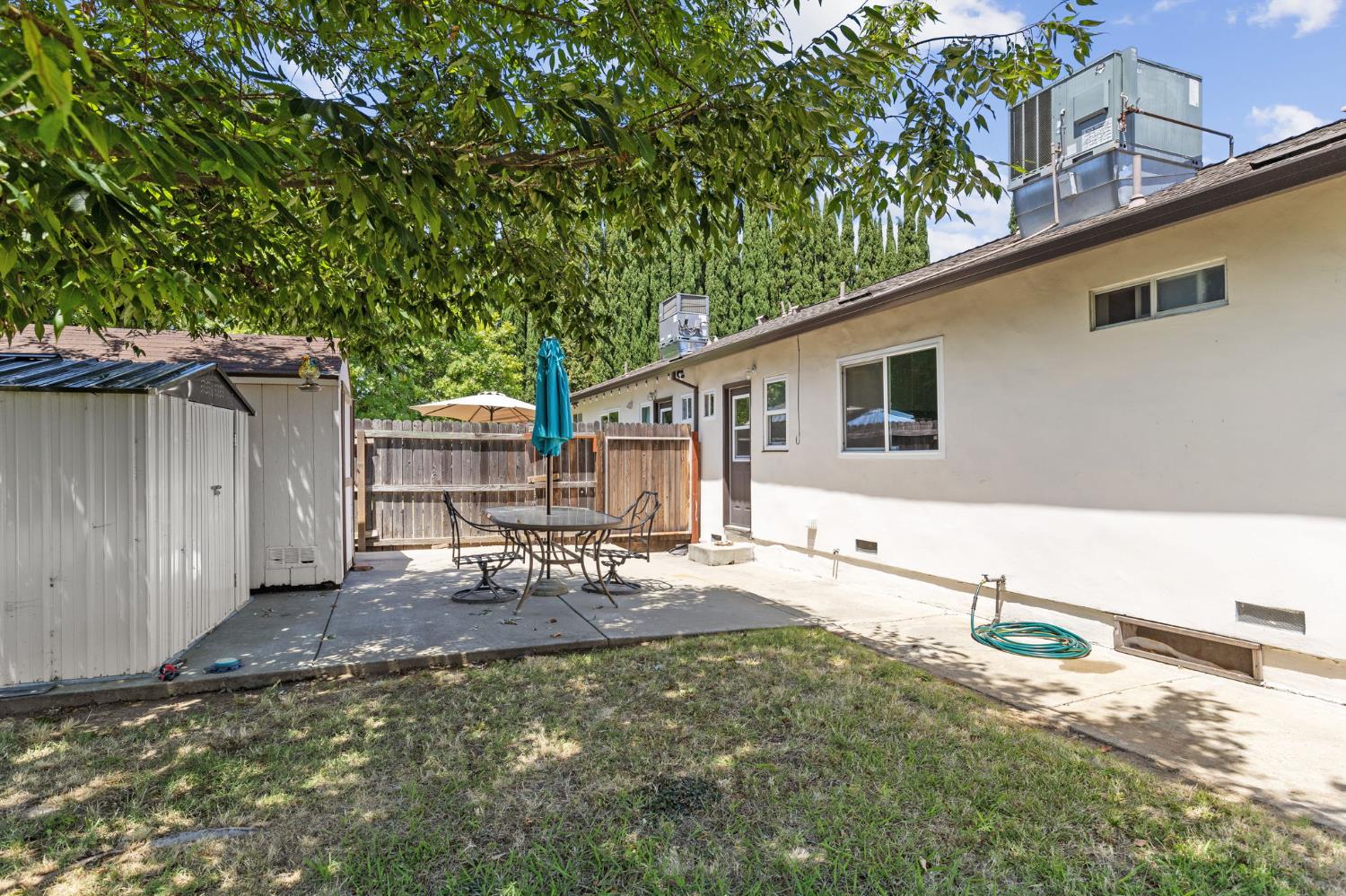 5652 Broadway