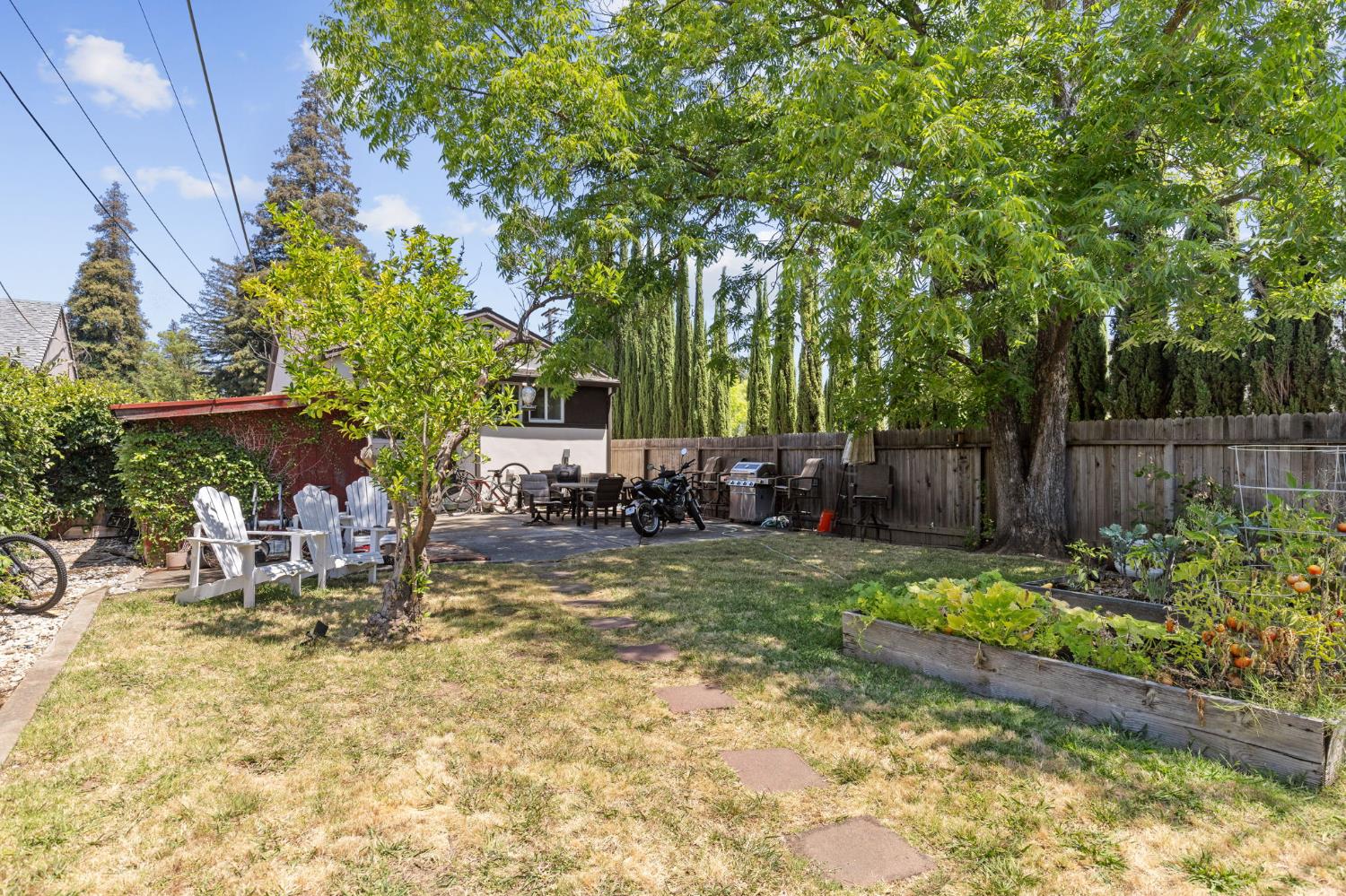 5652 Broadway