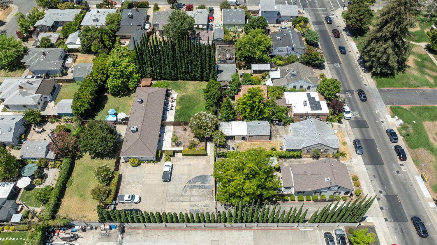 5652 Broadway