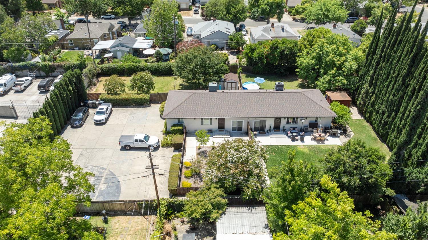 5652 Broadway