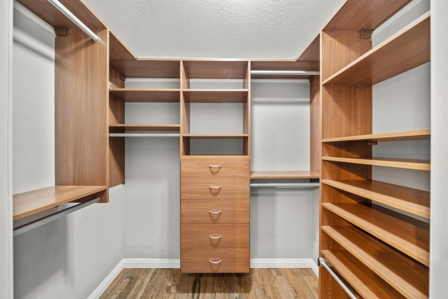 5547 Cabrillo Way
