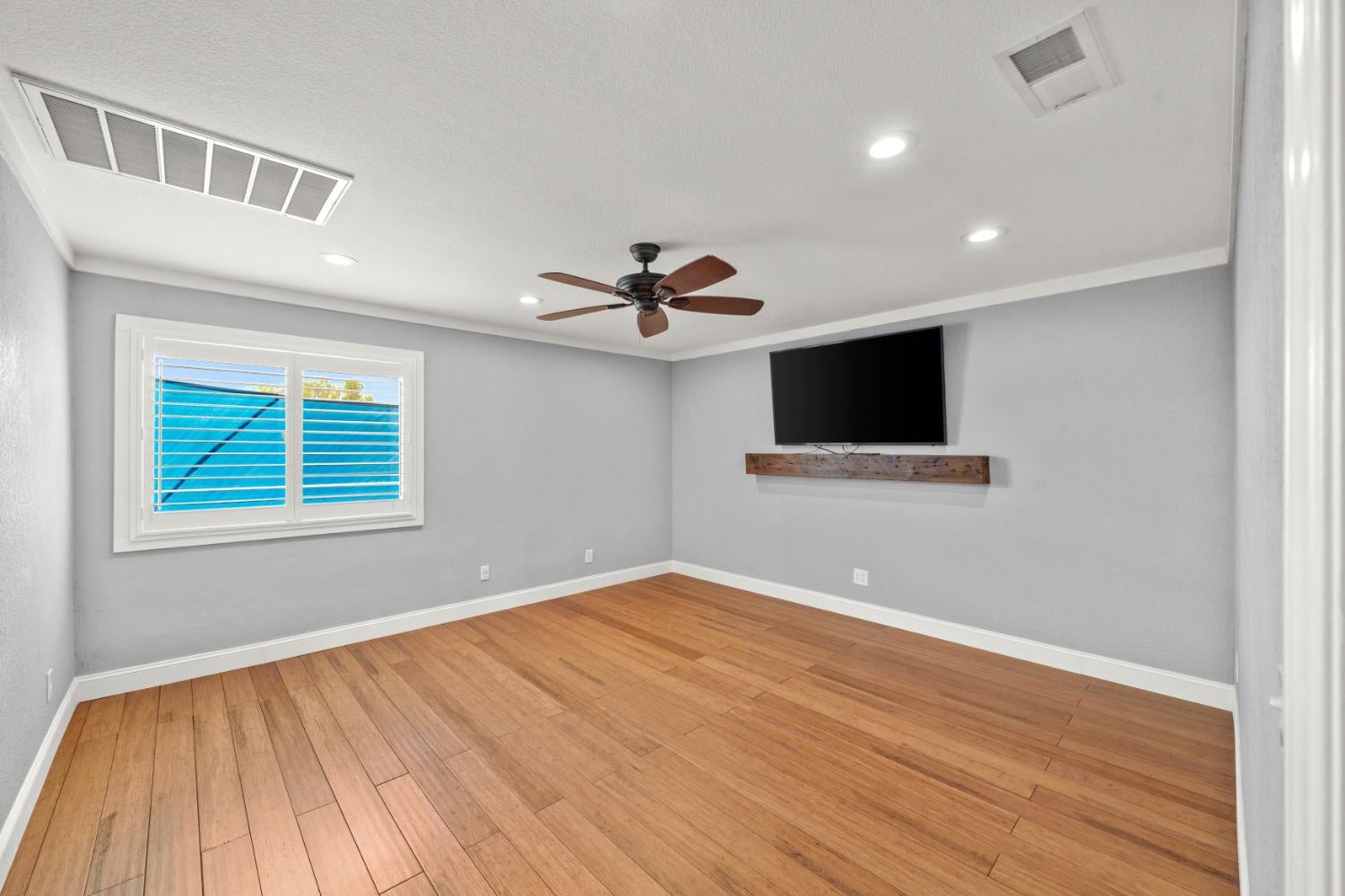 5547 Cabrillo Way