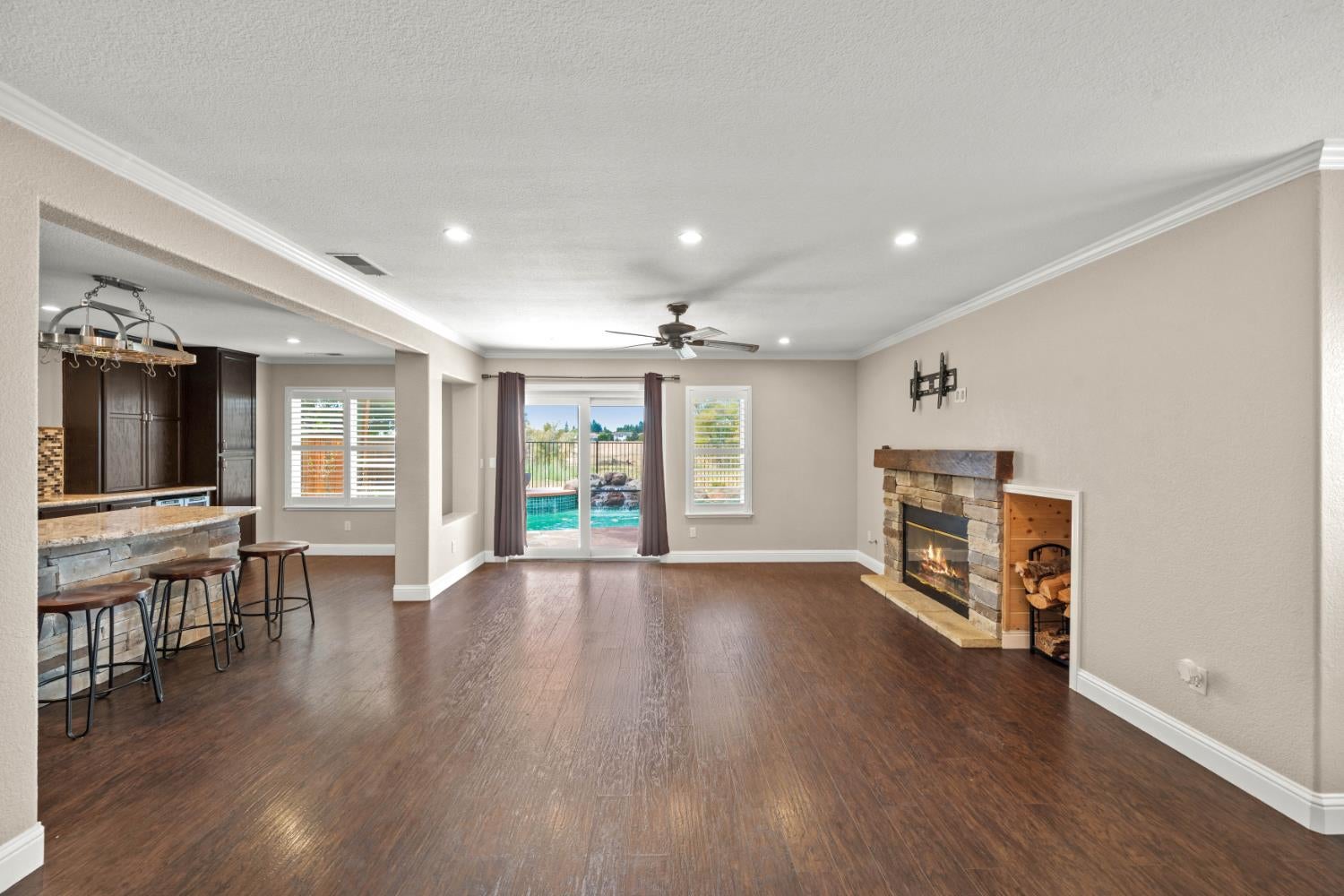 5547 Cabrillo Way