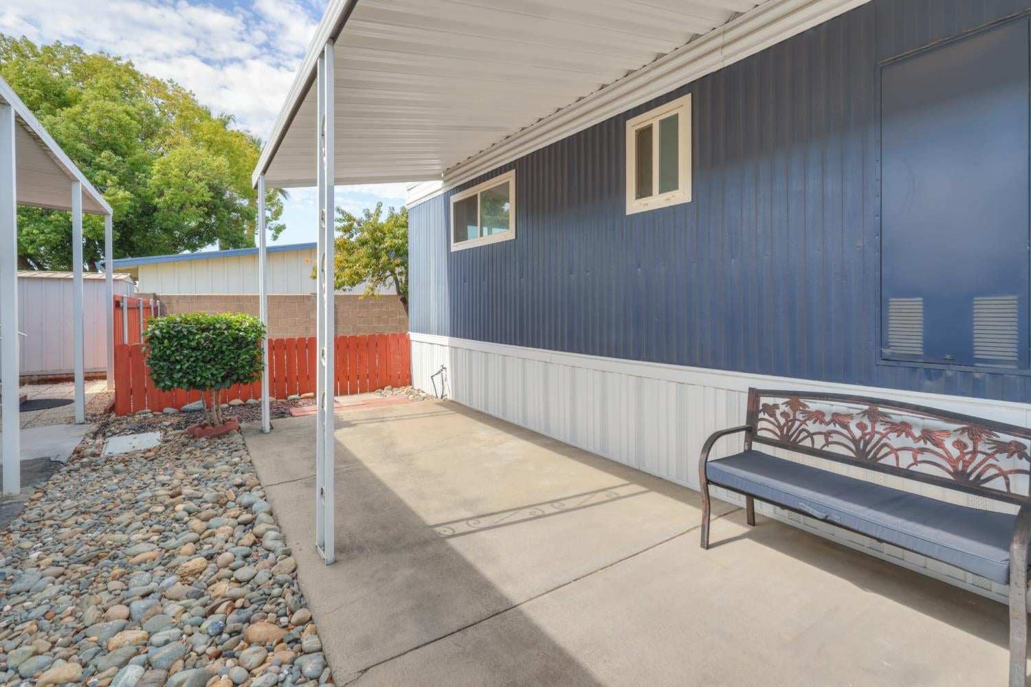 129 E Royalwood