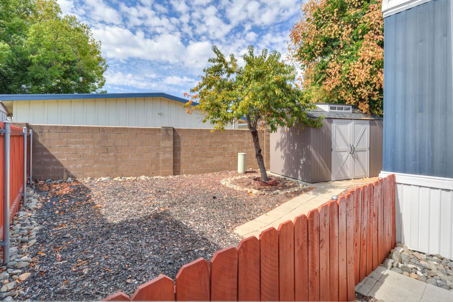 129 E Royalwood