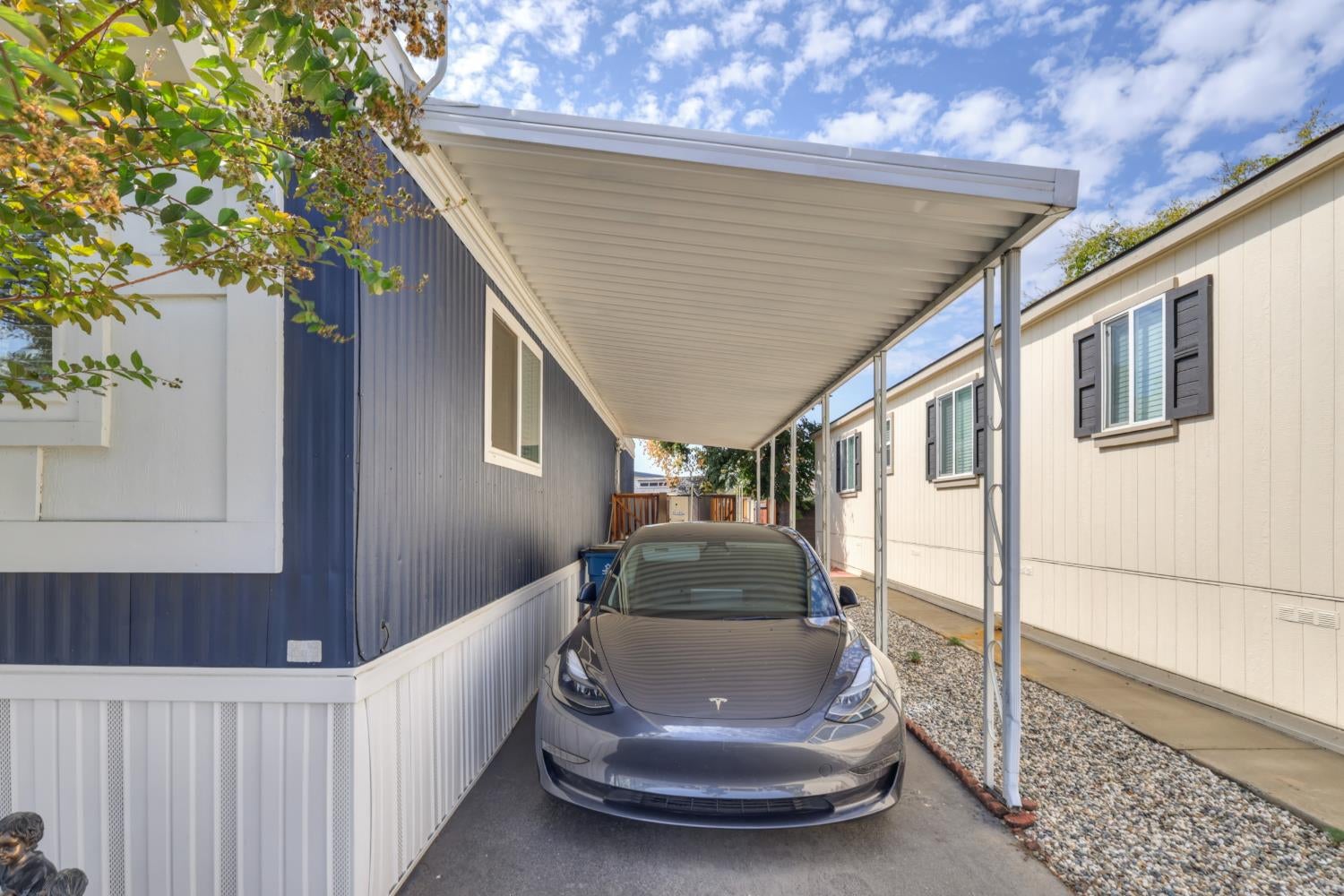 129 E Royalwood