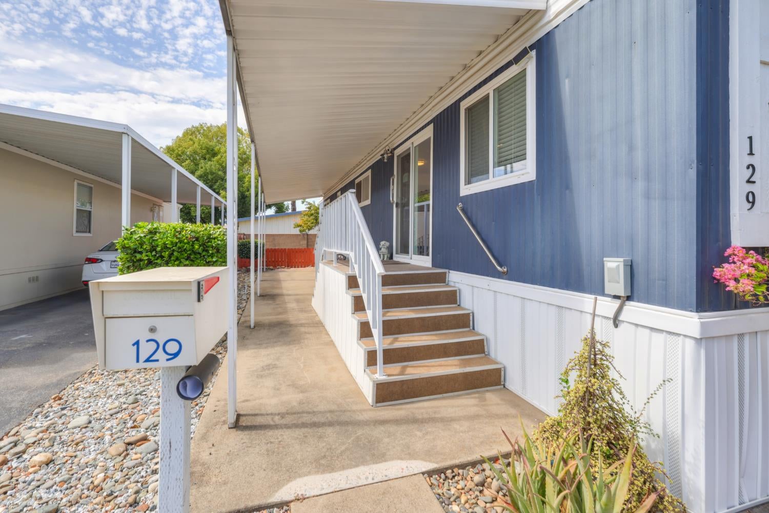129 E Royalwood
