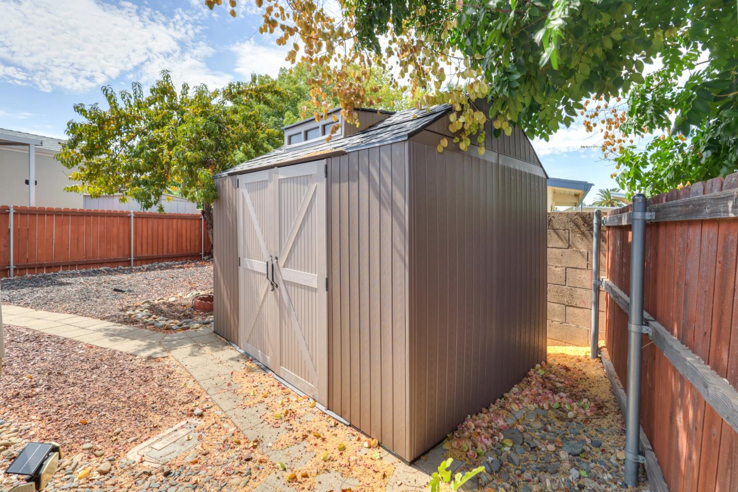 129 E Royalwood