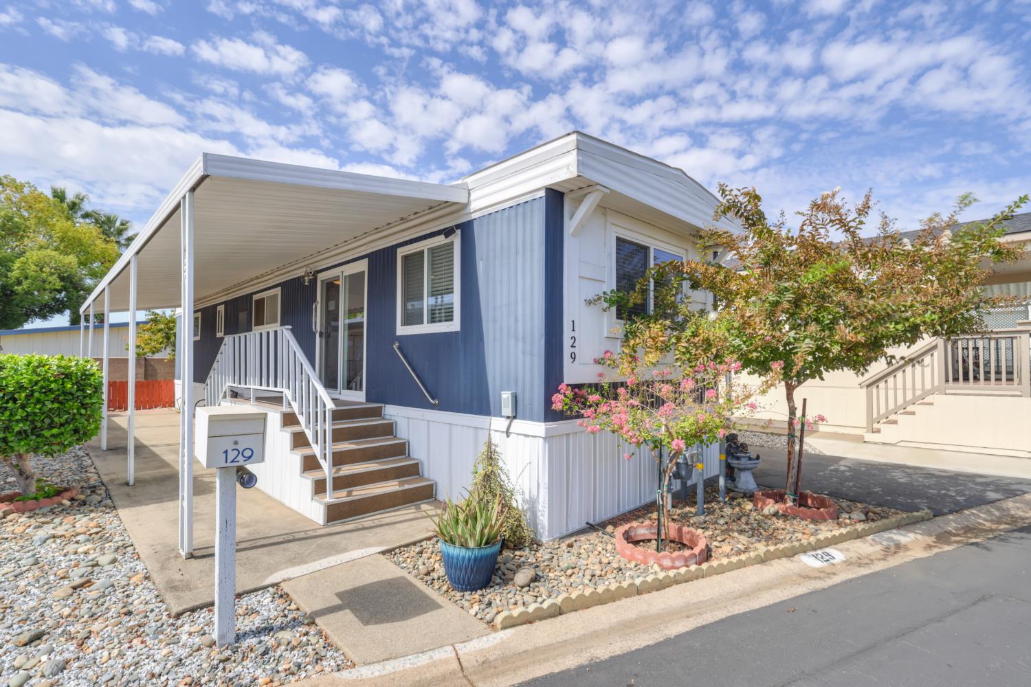 129 E Royalwood