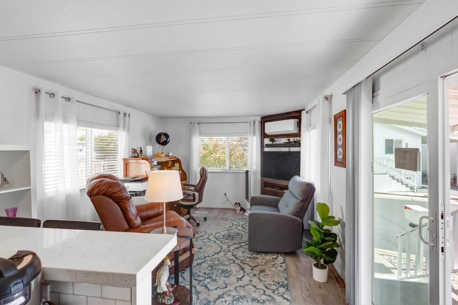 129 E Royalwood