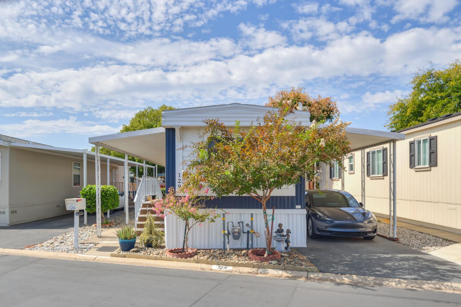 129 E Royalwood