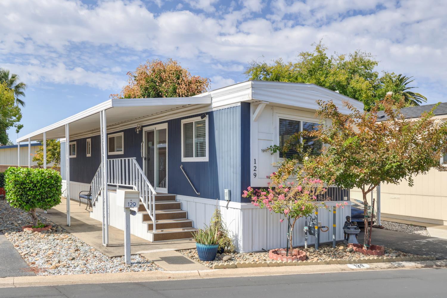129 E Royalwood