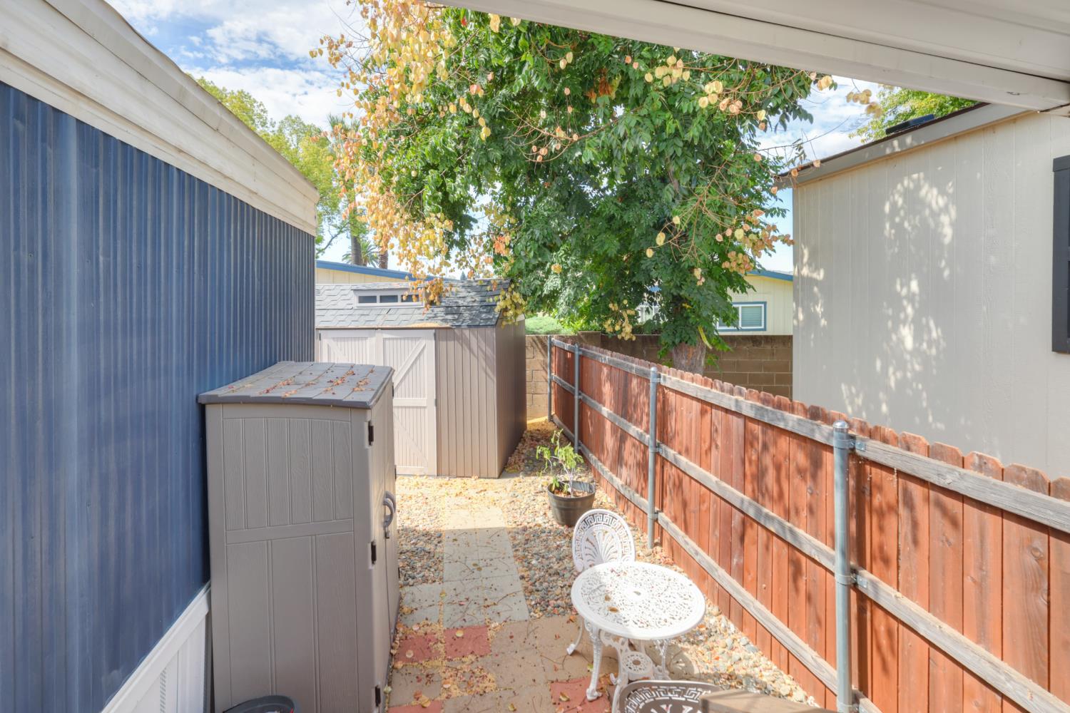 129 E Royalwood