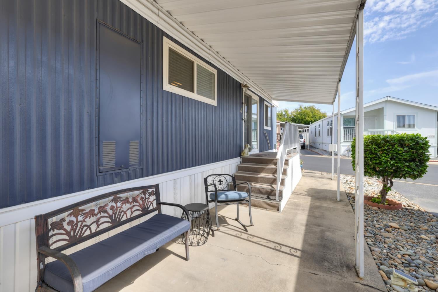 129 E Royalwood