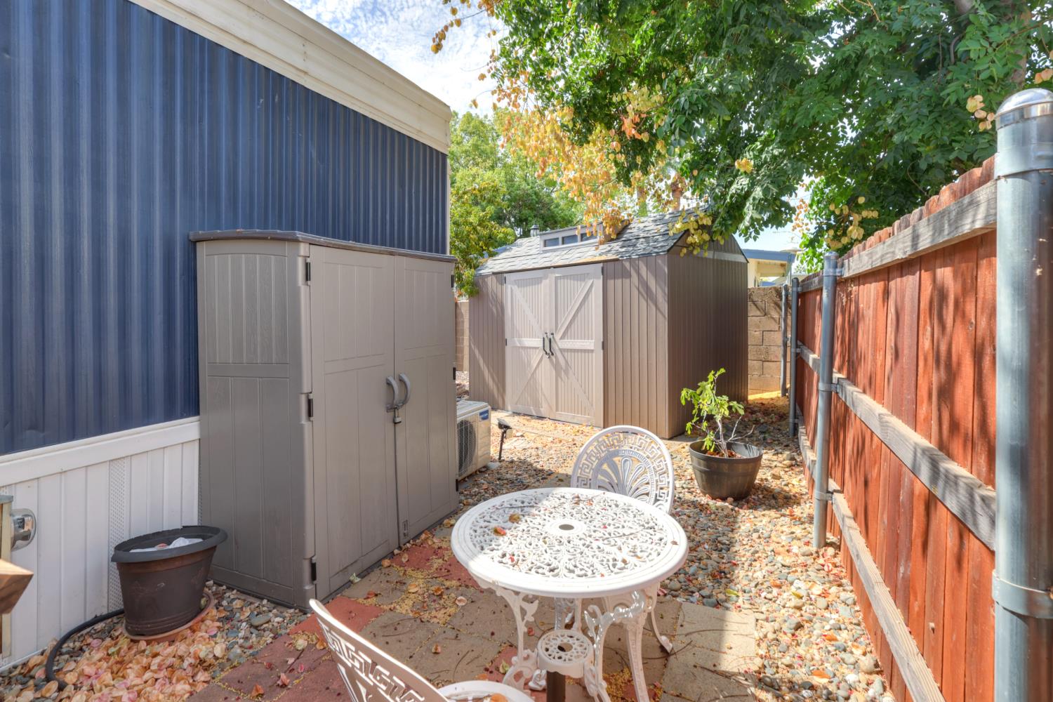 129 E Royalwood