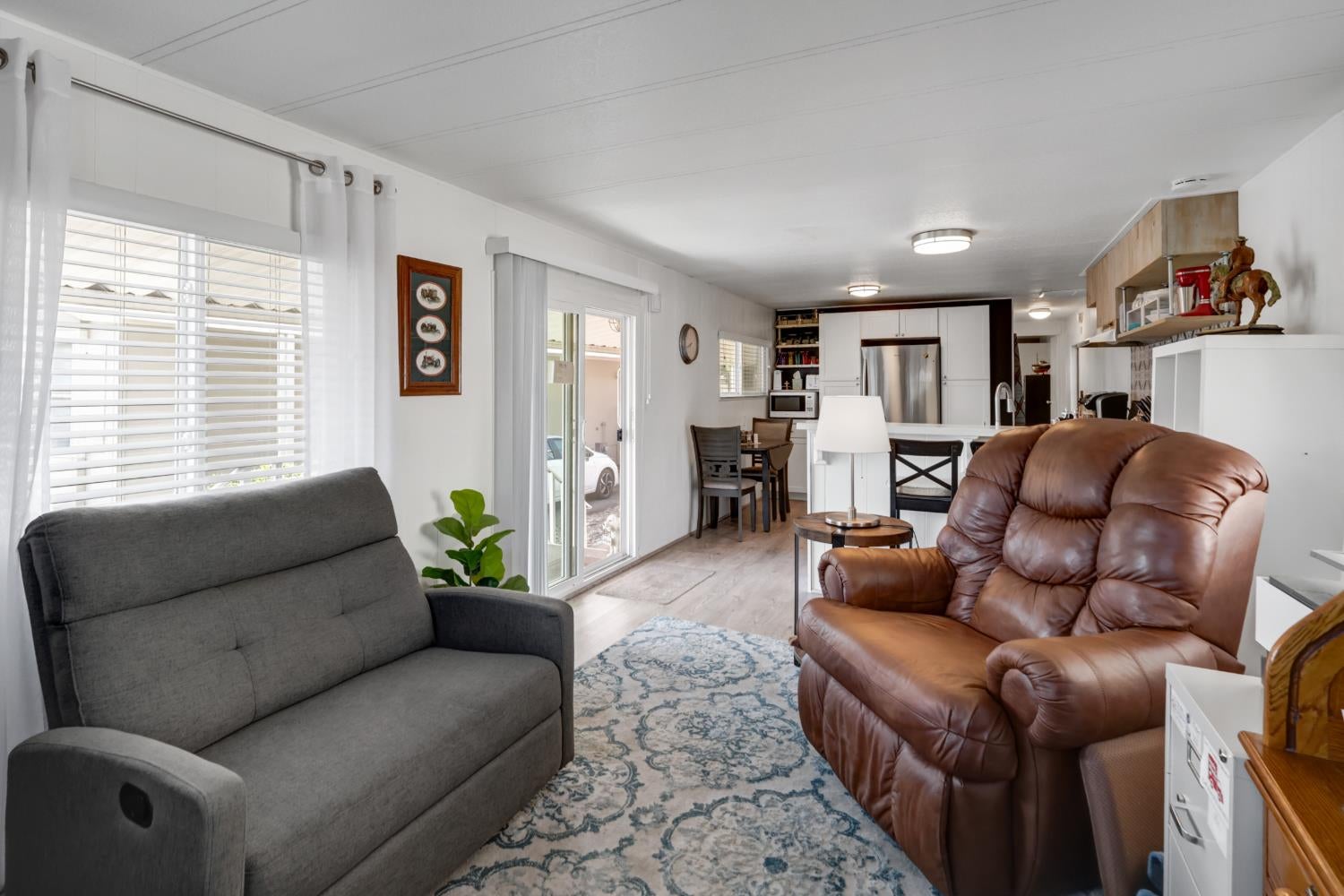129 E Royalwood