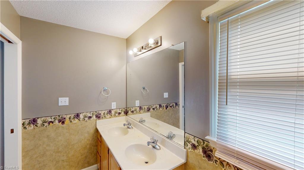 3853 Crusade Drive, Winston-Salem
