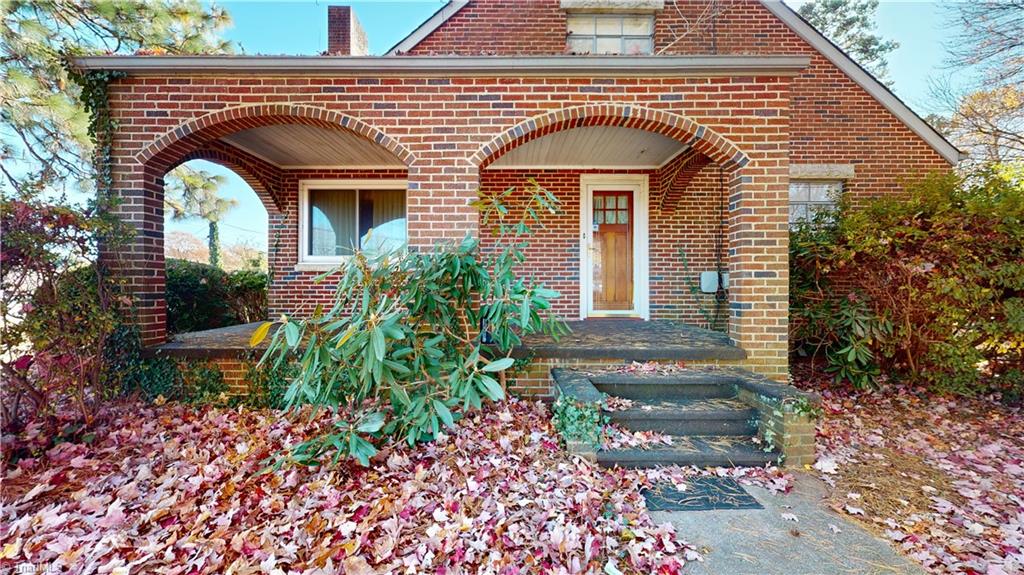 602 Main Street S