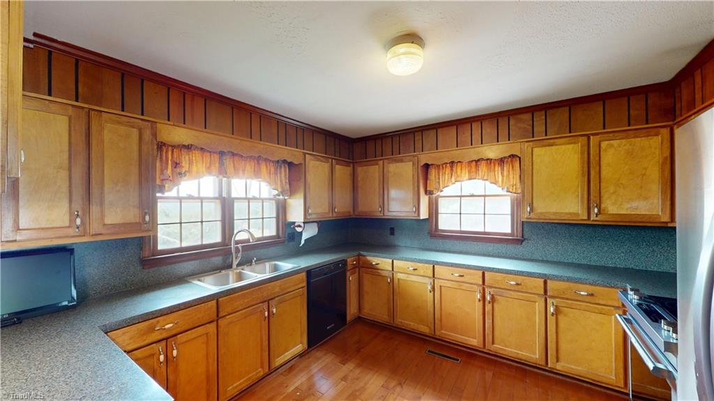 975 Cox Ridge