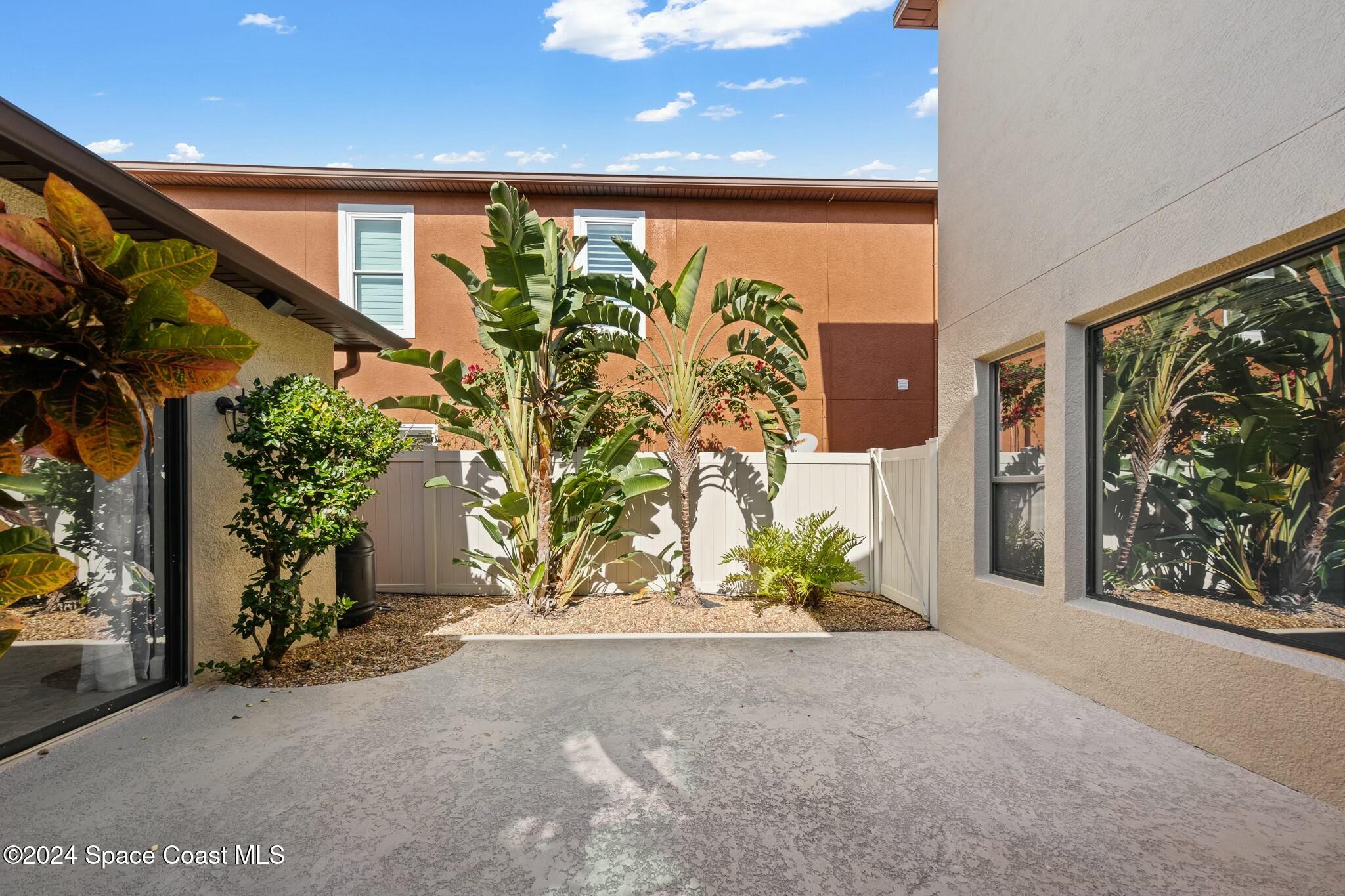 2482 Glenridge Circle