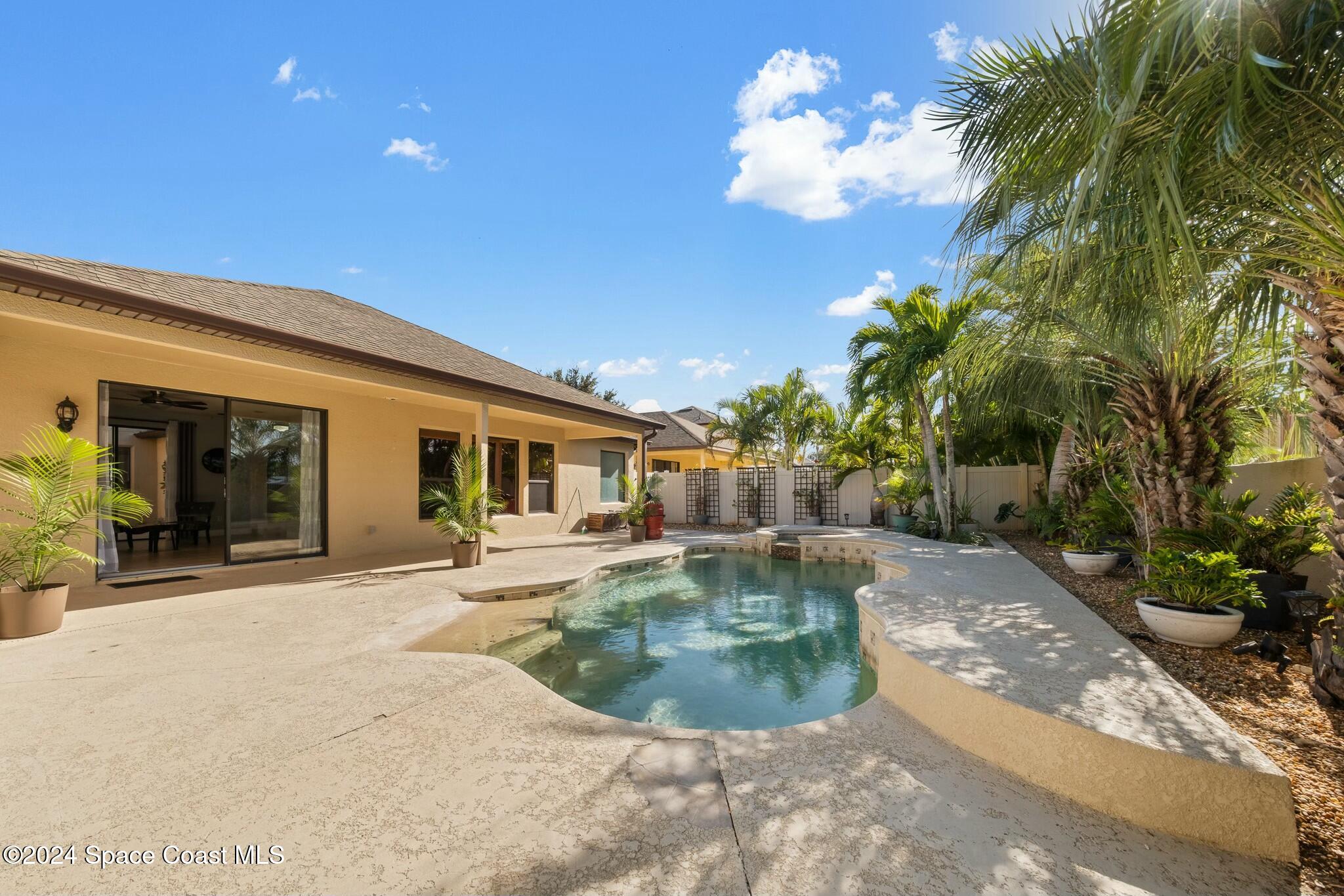 2482 Glenridge Circle