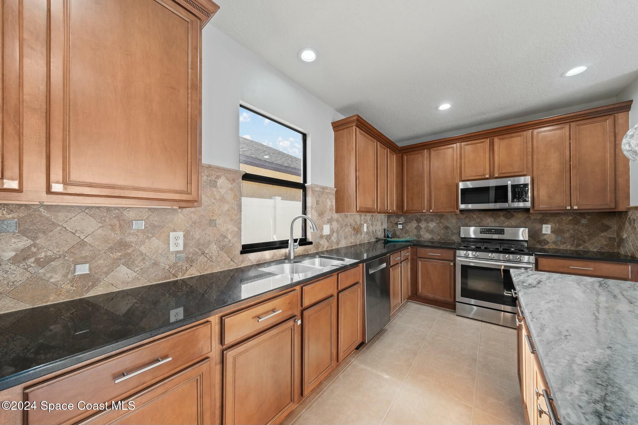 2482 Glenridge Circle