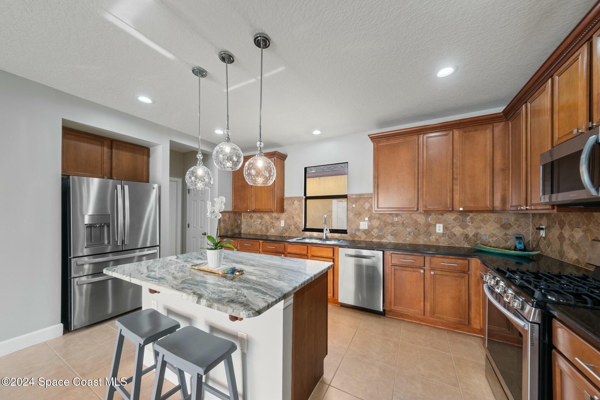2482 Glenridge Circle