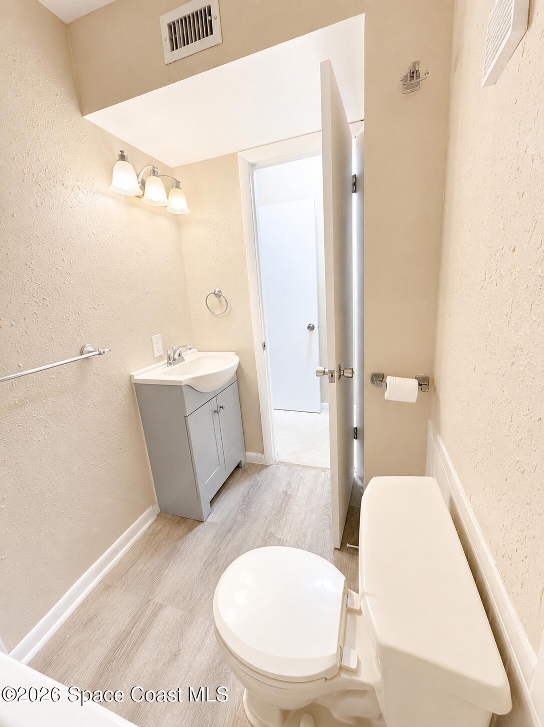 180 Paradise Boulevard 18023