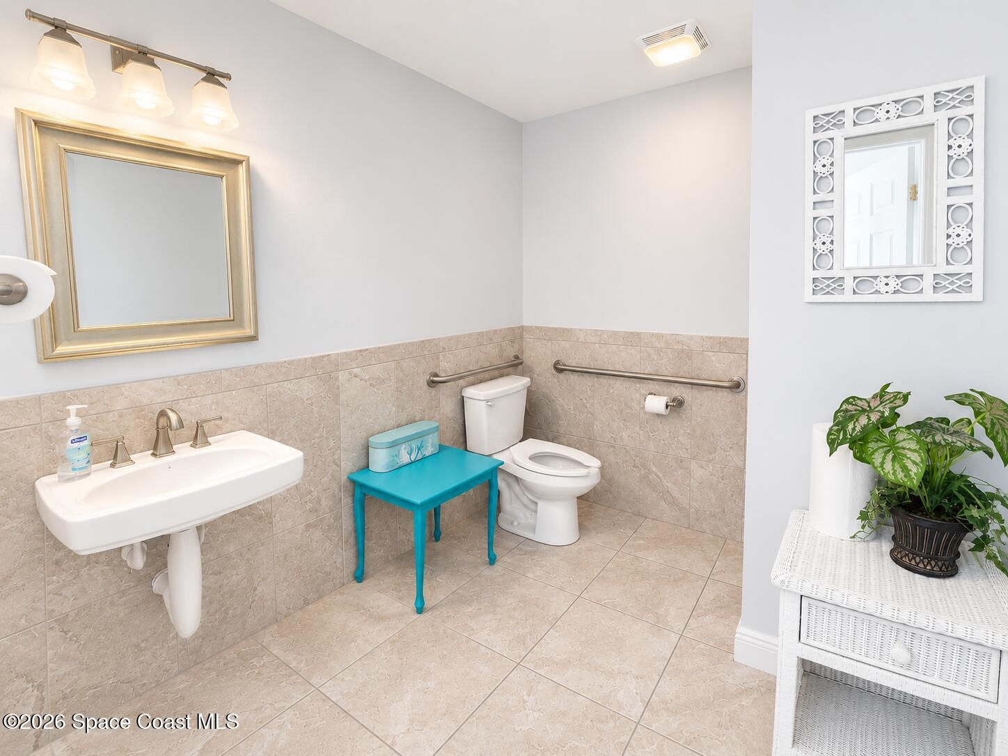 180 Paradise Boulevard 18023