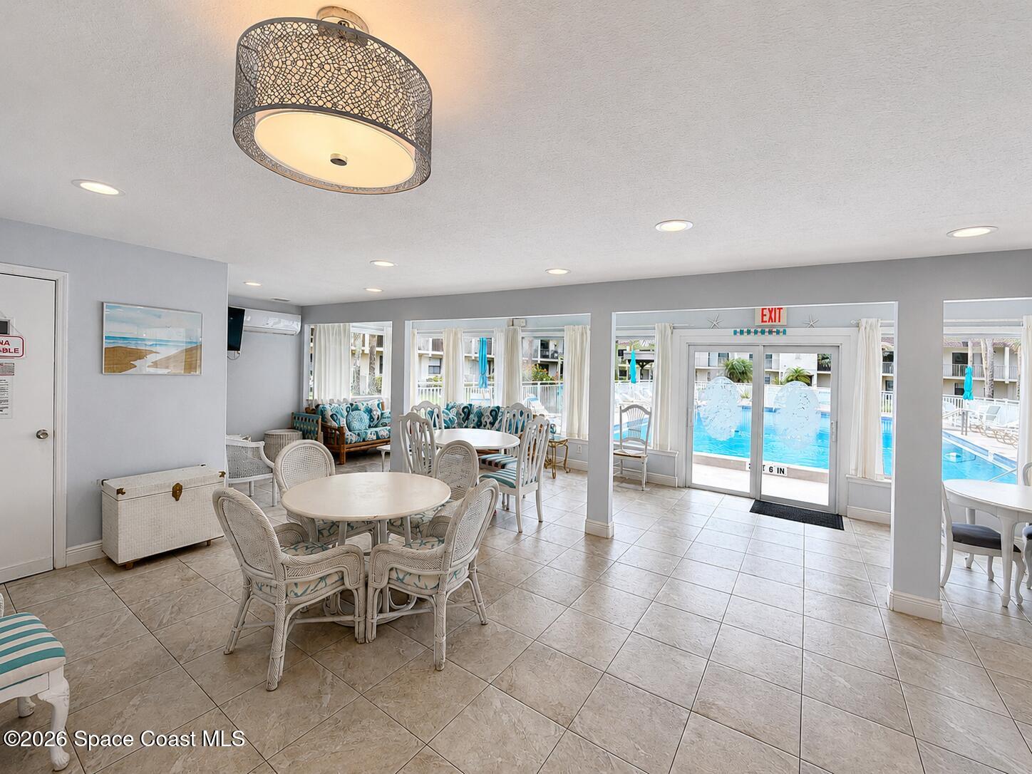 180 Paradise Boulevard 18023
