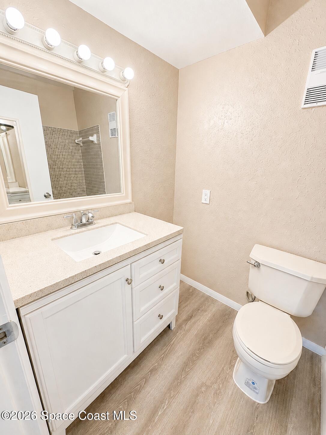 180 Paradise Boulevard 18023