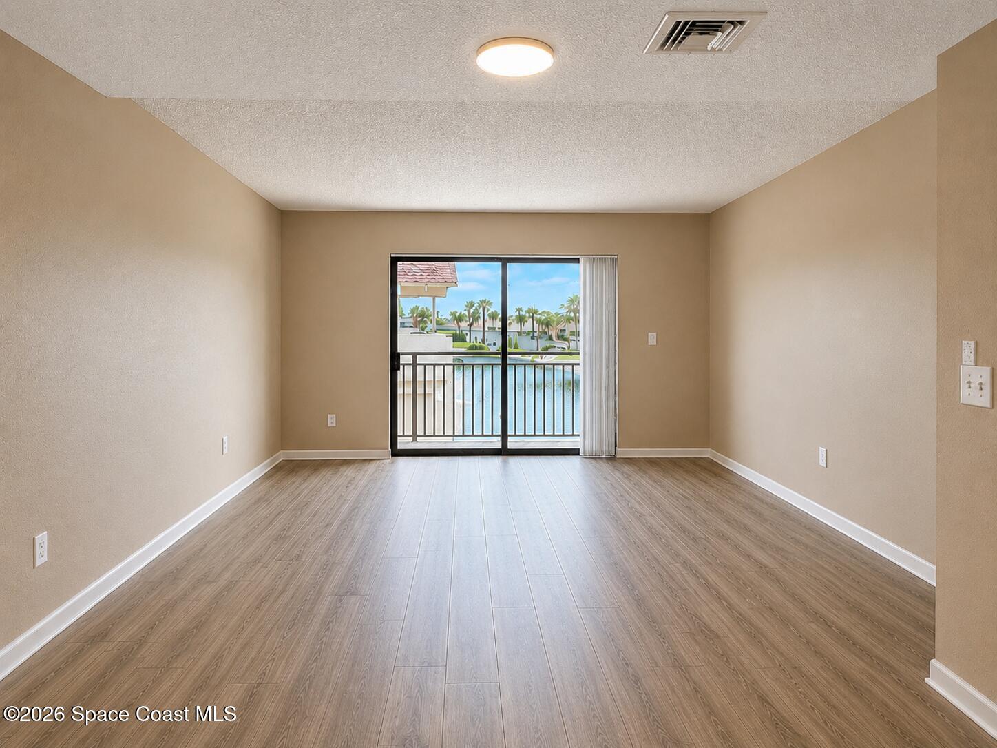 180 Paradise Boulevard 18023