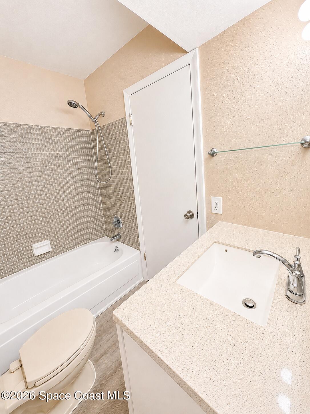 180 Paradise Boulevard 18023