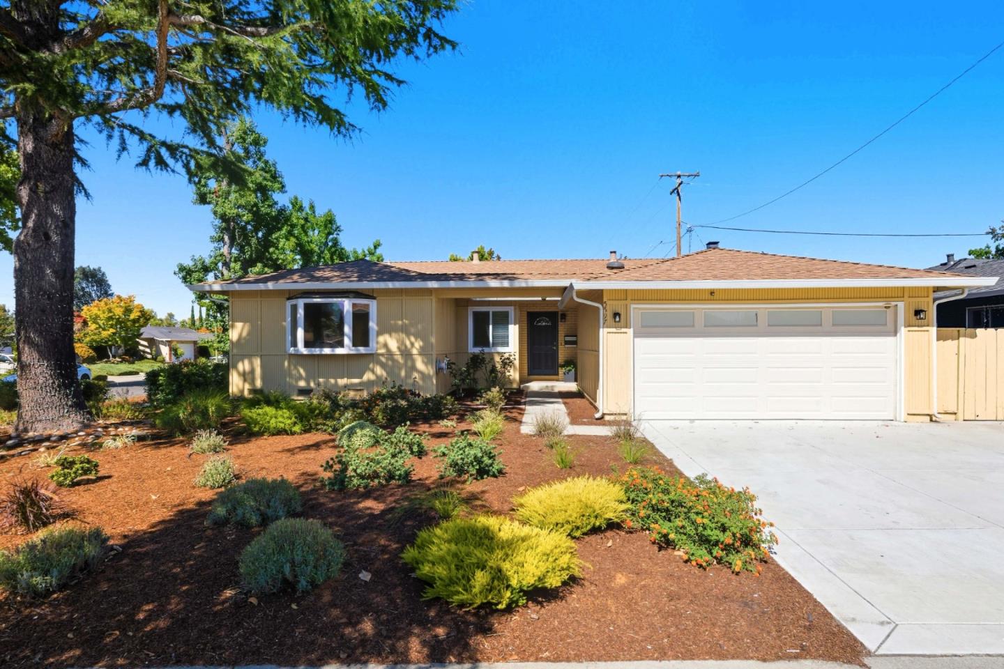 5597 Glenoak Court