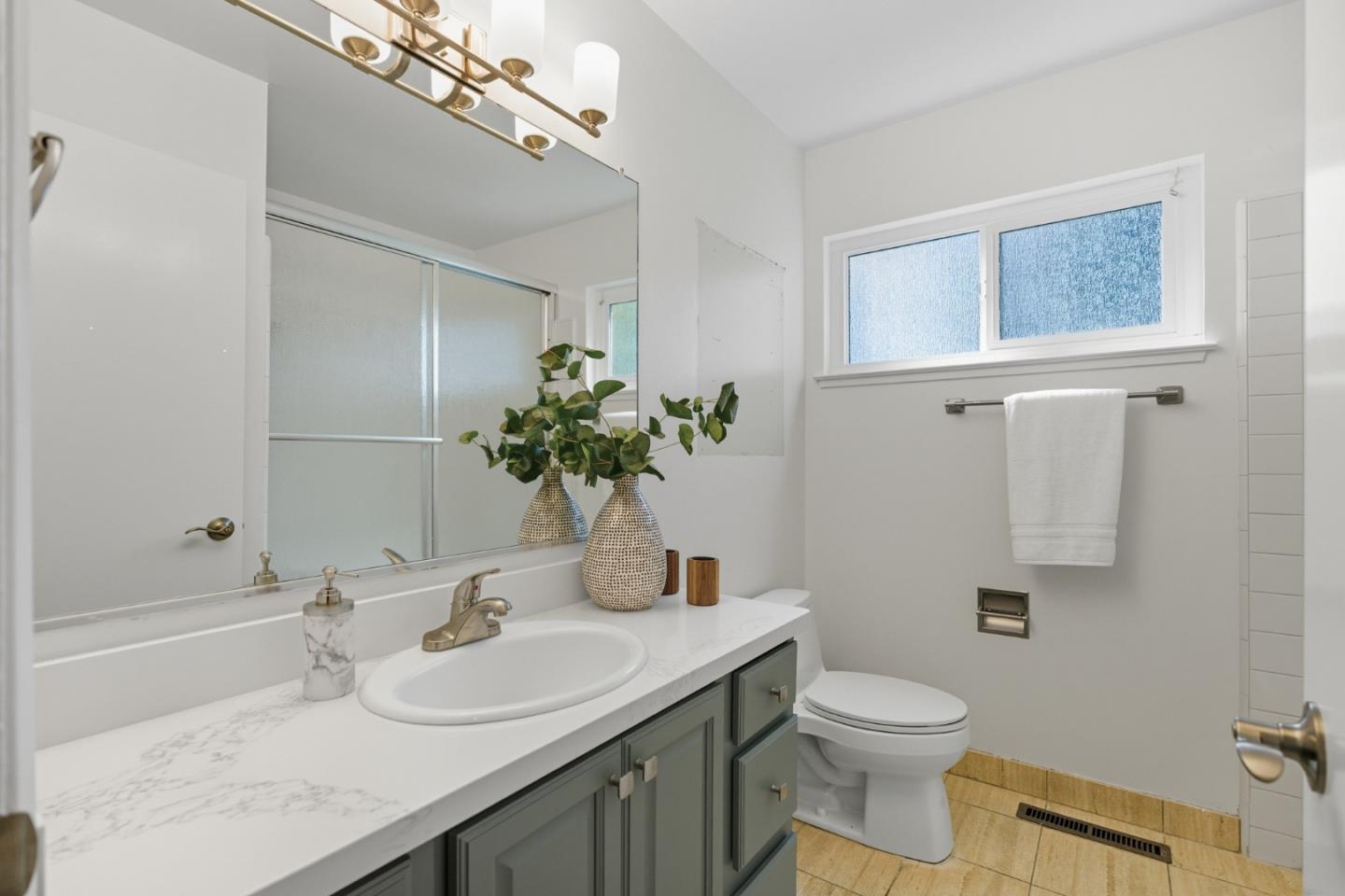 5597 Glenoak Court